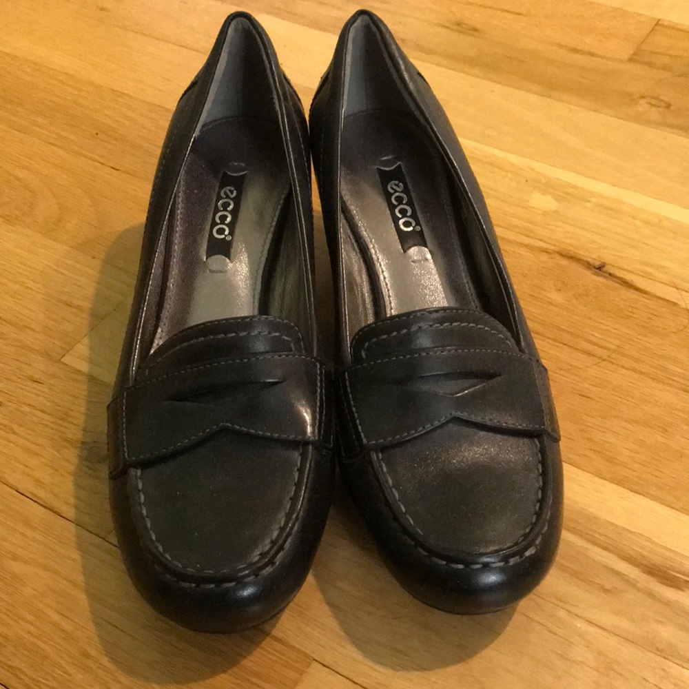 Women’s Ecco pumps